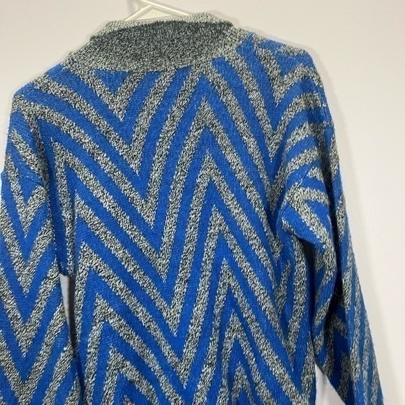 Vintage Objectivity Women’s Blue Grey Chevron Print Knit Sweater - Picture 8 of 11